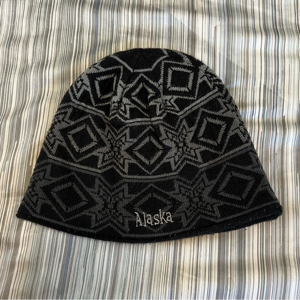 Men’s Alaska beanie. Good used condition.